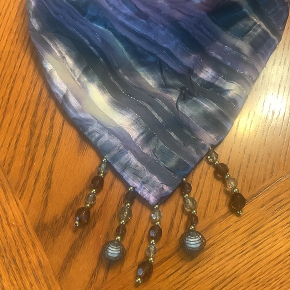 Copy NWOT Beautiful Easy to Where Scarf - Snap Closure In Back, Reversible - Picture 8 of 16